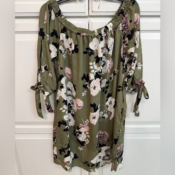 Hayden Green Floral and Flowy Midi Dress Size M - Picture 1 of 8